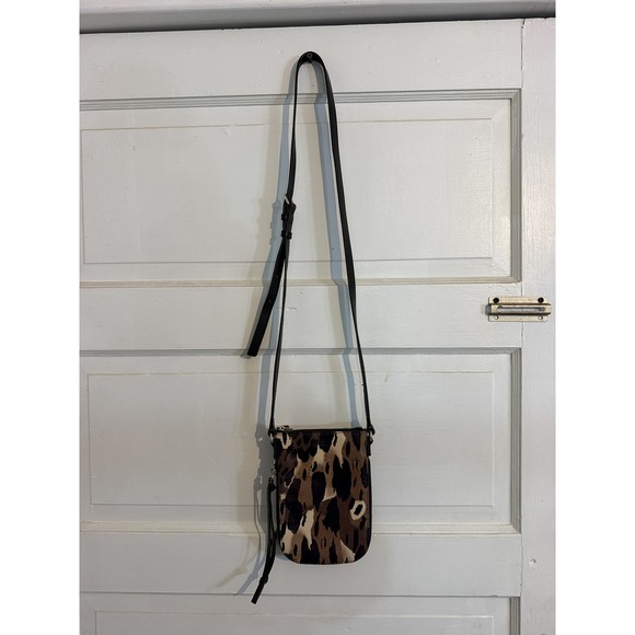 Vince Camuto Handbags - Vince Camuto Leopard Print Leather Phone Crossbody Bag Black Animal Print Small